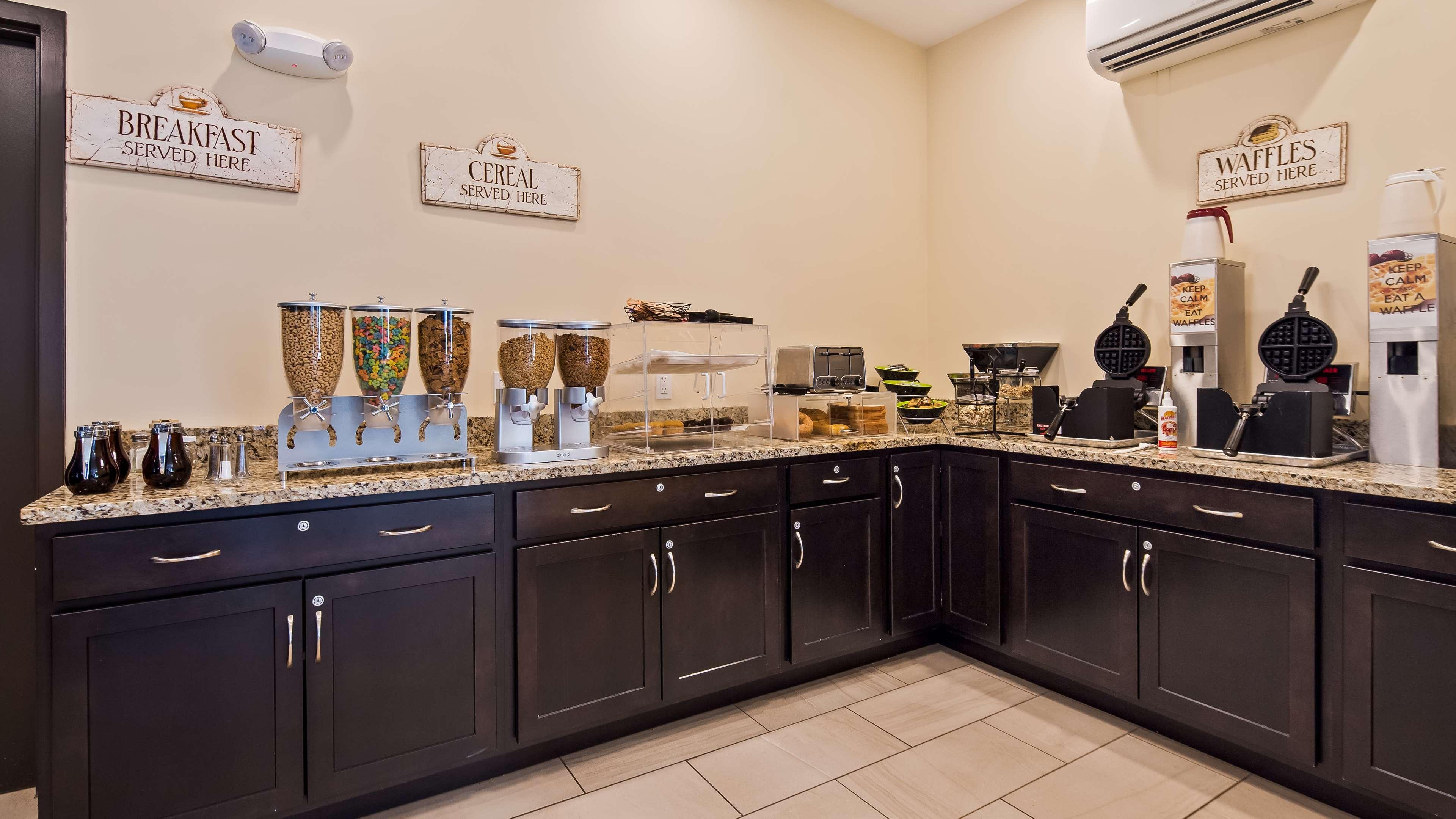 Best Western Shelby Inn & Suites Экстерьер фото