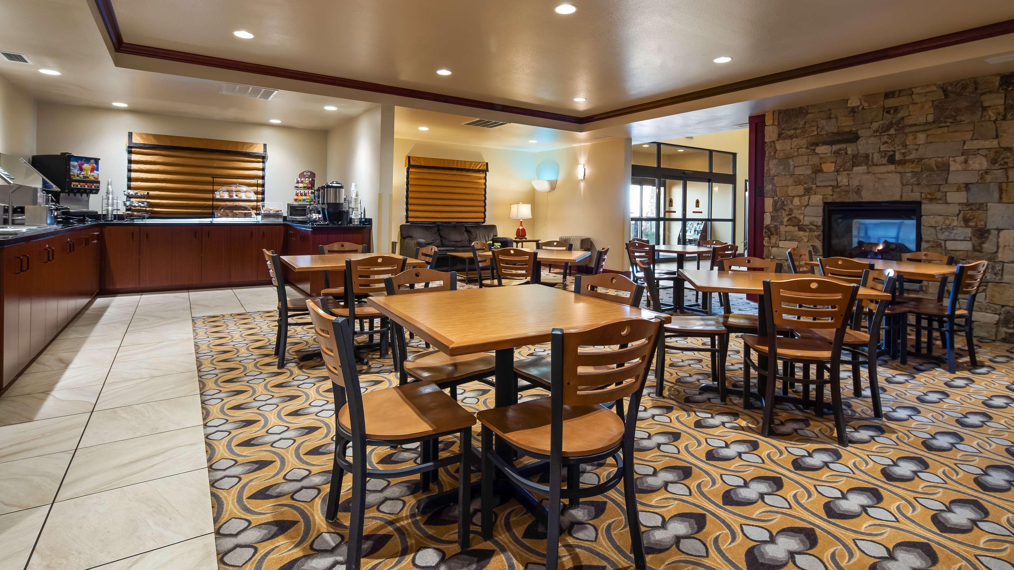 Best Western Shelby Inn & Suites Экстерьер фото